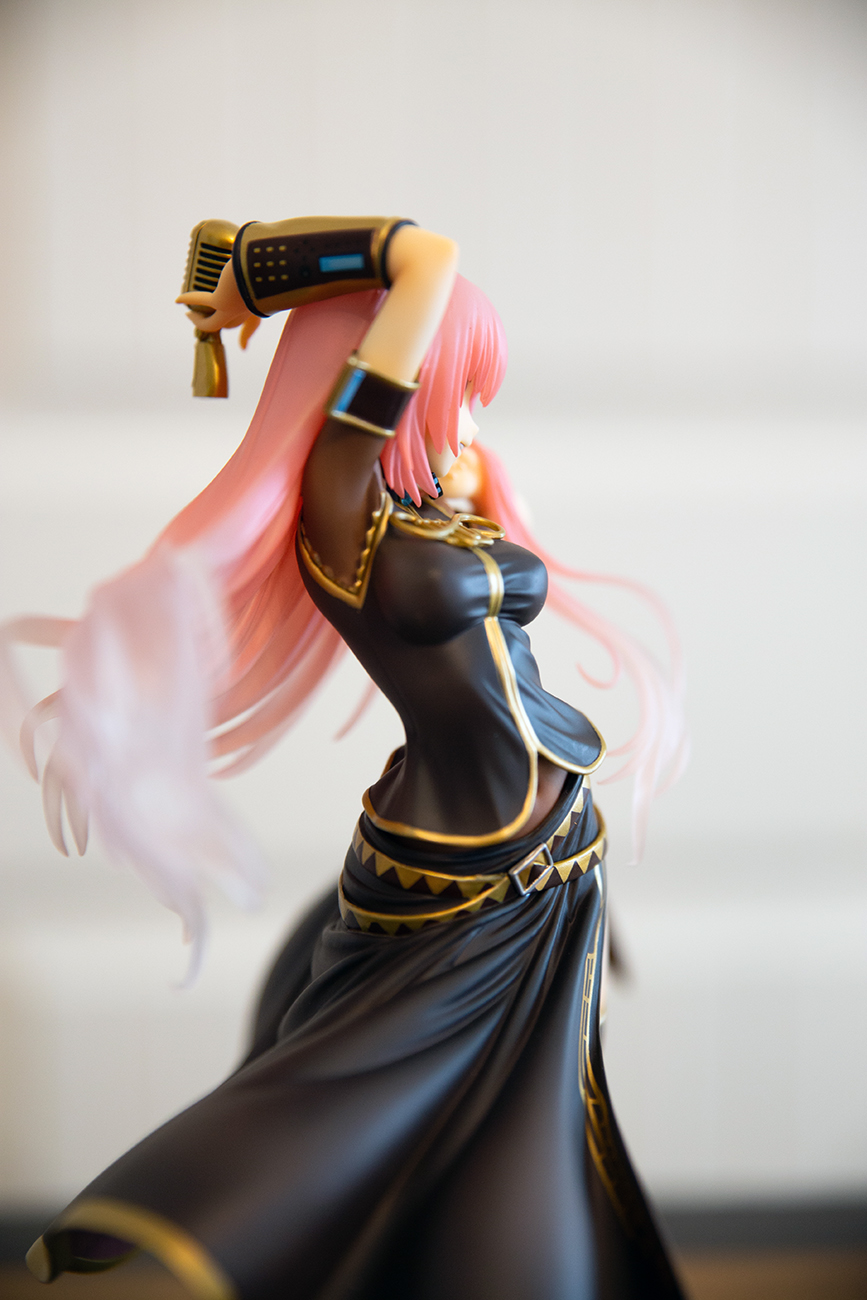 MEGURINE LUKA 1/8スケール TONY VER. s-l400.jpg